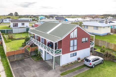 Photo of property in 36 Karyn Street, Castlecliff, Whanganui, 4501