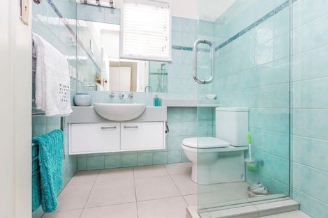 Photo of property in 48 Hawker Street, Mount Victoria, Wellington, 6011