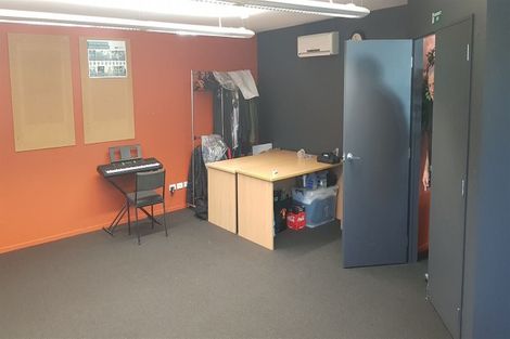 Photo of property in 1/108 Lincoln Road, Henderson, Auckland, 0610