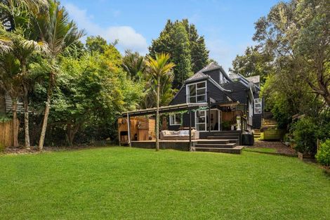 Photo of property in 1 Dorothy Road, Laingholm, Auckland, 0604