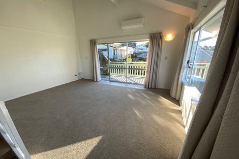 Photo of property in 2/32 Knightsbridge Drive, Forrest Hill, Auckland, 0620