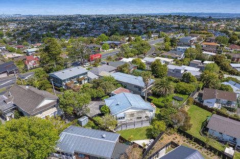 Photo of property in 2/136 Sunset Road, Unsworth Heights, Auckland, 0632