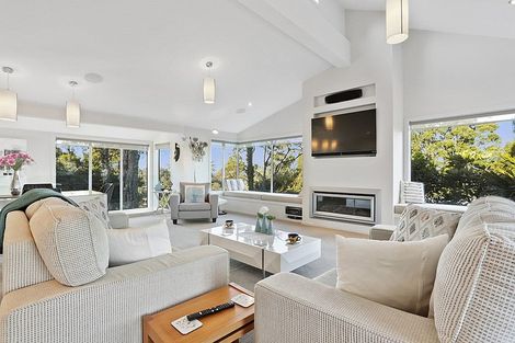 Photo of property in 9 Tinopai Road, Titirangi, Auckland, 0604