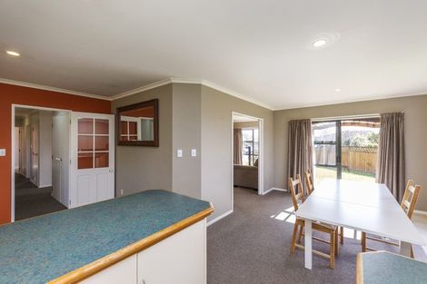 Photo of property in 23 Greenwood Place, Fitzherbert, Palmerston North, 4410