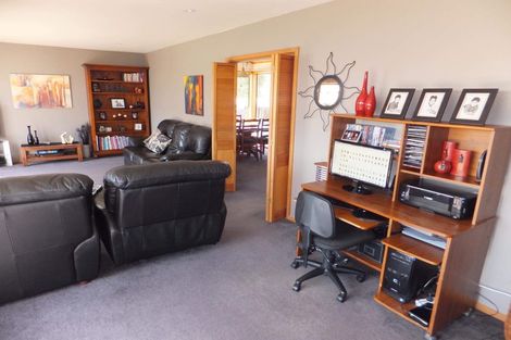 Photo of property in 22 Liverton Crescent, Bishopdale, Christchurch, 8053