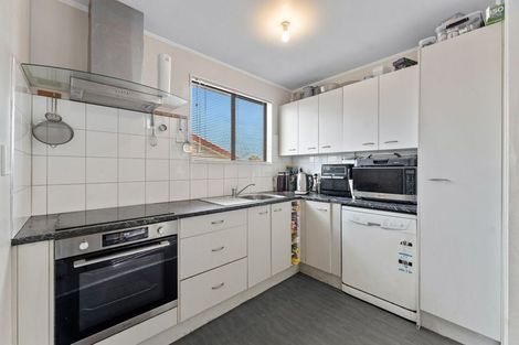 Photo of property in 2/10 Silver Road, Weymouth, Auckland, 2103