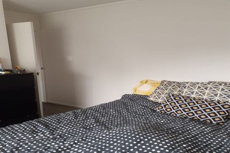 Photo of property in 1/9 Santiago Crescent, Unsworth Heights, Auckland, 0632