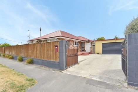 Photo of property in 1 Chilton Drive, Mairehau, Christchurch, 8052