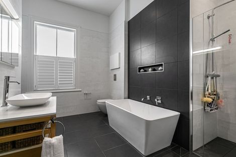 Photo of property in 37 Mozeley Avenue, Devonport, Auckland, 0624