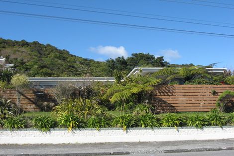 Photo of property in 33 Main South Road, Karoro, Greymouth, 7805
