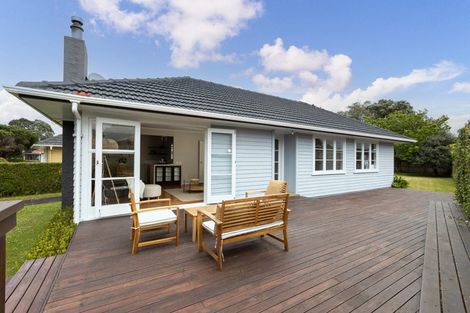 Photo of property in 12 London Street, Te Atatu Peninsula, Auckland, 0610