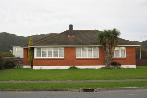 Photo of property in 4 Hewer Crescent, Naenae, Lower Hutt, 5011