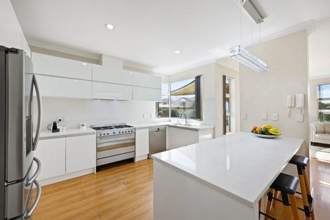 Photo of property in 111 Lake Panorama Drive, Henderson Valley, Auckland, 0612