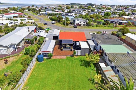 Photo of property in 10 Andresen Street, Foxton Beach, Foxton, 4815
