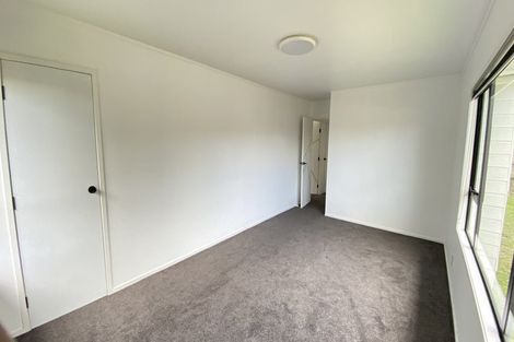 Photo of property in 81 Totaravale Drive, Totara Vale, Auckland, 0629