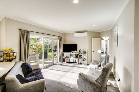 Photo of property in 5 Flemington Place, Taradale, Napier, 4112