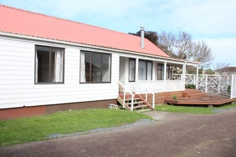 Photo of property in 50 Aviemore Drive, Highland Park, Auckland, 2010