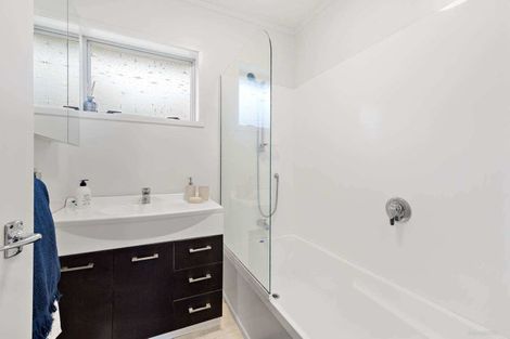 Photo of property in 2/41 James Evans Drive, Northcote, Auckland, 0627
