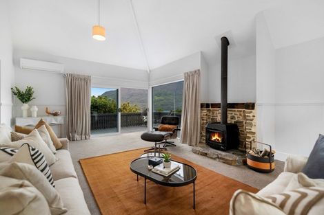 Photo of property in 8 Arawata Terrace, Fernhill, Queenstown, 9300