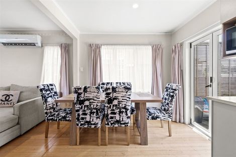 Photo of property in 102 Beaumonts Way, Manurewa, Auckland, 2102