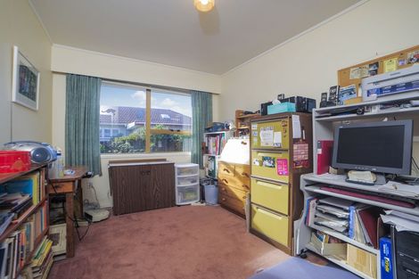 Photo of property in 2/13 Waitaki Street, Henderson, Auckland, 0612