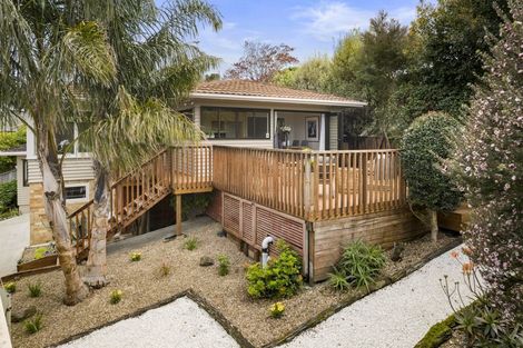 Photo of property in 43 Forrest Hill Road, Milford, Auckland, 0620