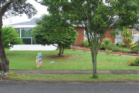 Photo of property in 4 Lynley Place, Pakuranga Heights, Auckland, 2010