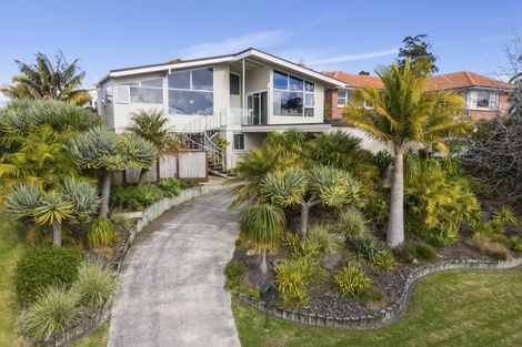 Photo of property in 30 Mayfair Crescent, Mairangi Bay, Auckland, 0630