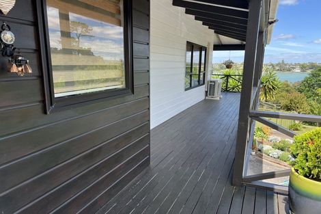 Photo of property in 17 Constable Lane, West Harbour, Auckland, 0618