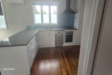 Photo of property in 25 Glenfern Road, Mellons Bay, Auckland, 2014