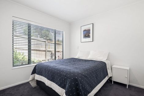 Photo of property in 2/13 Montgomery Avenue, Rothesay Bay, Auckland, 0630