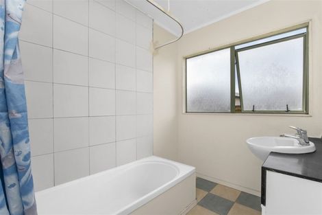 Photo of property in 28a Barneys Farm Road, Clendon Park, Auckland, 2103