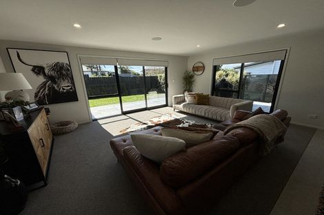 Photo of property in 16 Mutetai Road, Clarks Beach, 2122