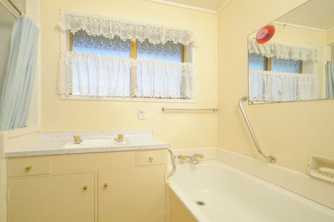 Photo of property in 2/13 Waitaki Street, Henderson, Auckland, 0612