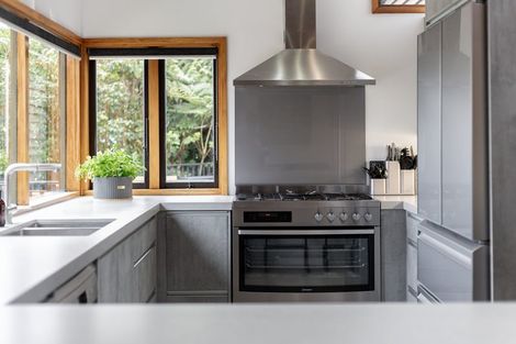 Photo of property in 54 Amapur Drive, Khandallah, Wellington, 6035