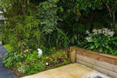 Photo of property in 88 Milton Terrace, Picton, 7220