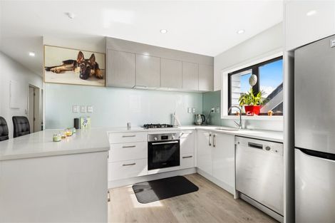 Photo of property in 8a Clearview Heights, Ranui, Auckland, 0612