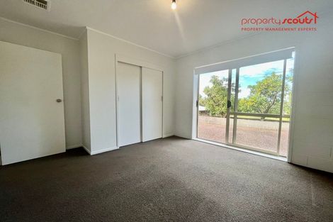 Photo of property in 2/22 Chivalry Road, Glenfield, Auckland, 0629