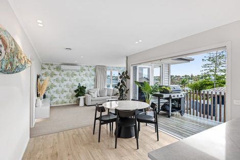 Photo of property in 2/28 Bay Street, Red Beach, 0932