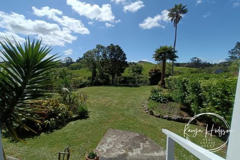 Photo of property in 9 Whaka Street, Maungaturoto, 0520