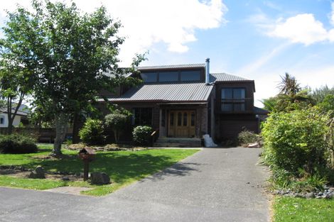 Photo of property in 6 Tokay Place, Huapai, Kumeu, 0810