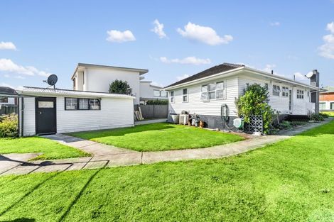 Photo of property in 27 Shortt Avenue, Mangere Bridge, Auckland, 2022
