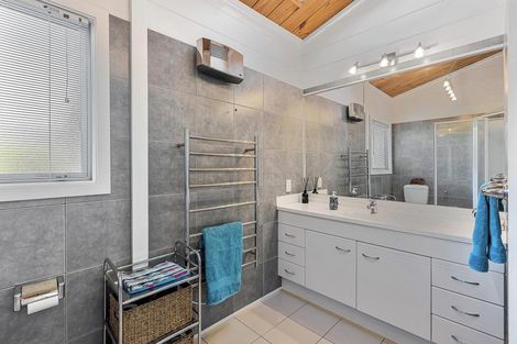 Photo of property in 112 Manly Street, Paraparaumu Beach, Paraparaumu, 5032