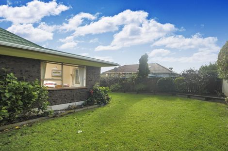 Photo of property in 2/13 Waitaki Street, Henderson, Auckland, 0612