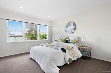 Photo of property in 36 Tupaki Place, Pakuranga Heights, Auckland, 2010