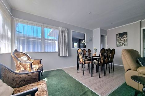Photo of property in 176 Gossamer Drive, Pakuranga Heights, Auckland, 2010