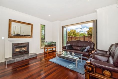 Photo of property in 52 Scarlet Oak Drive, Schnapper Rock, Auckland, 0632