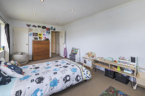 Photo of property in 31 Strachan Way, Highbury, Palmerston North, 4412