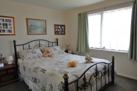 Photo of property in 9 Endeavour Place, One Tree Point, 0118