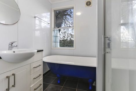 Photo of property in 8 Rimu Road, Oratia, Auckland, 0604